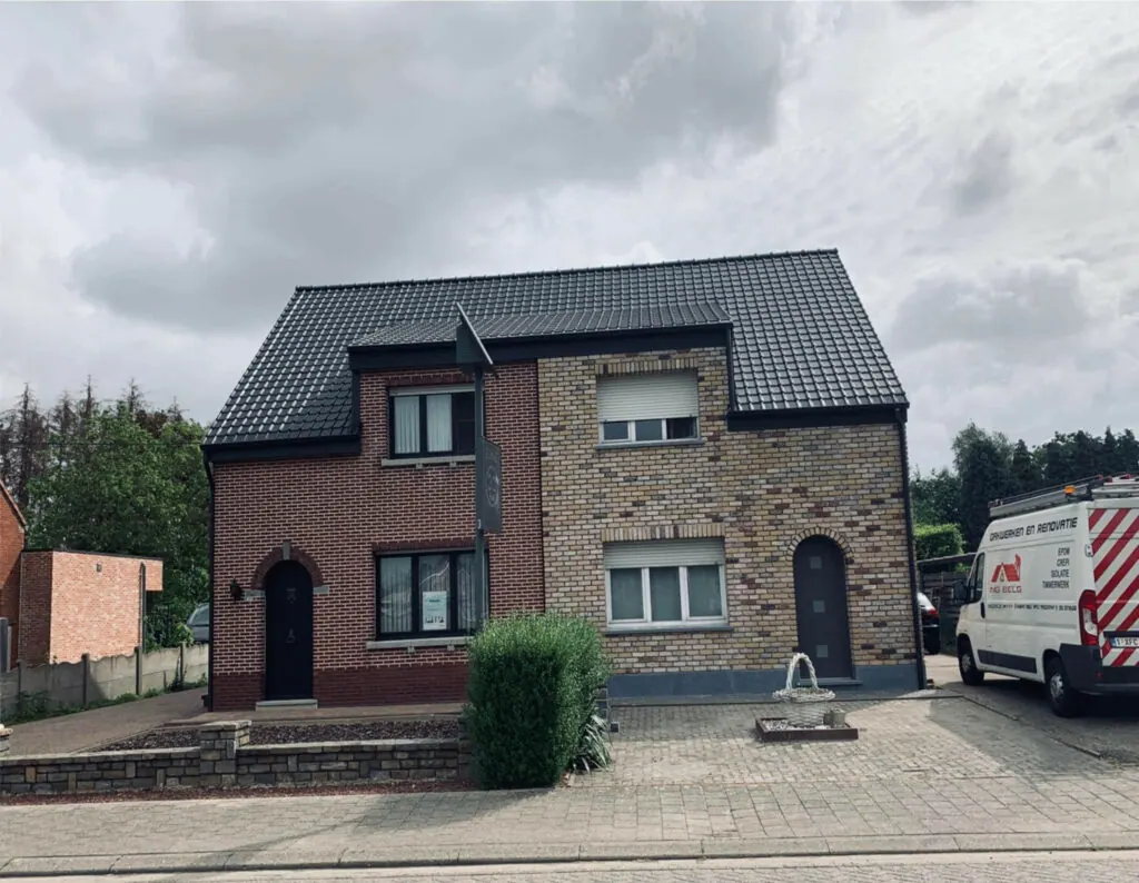 Woning met een pannendak en de bestelwagen van INGBELG ervoor