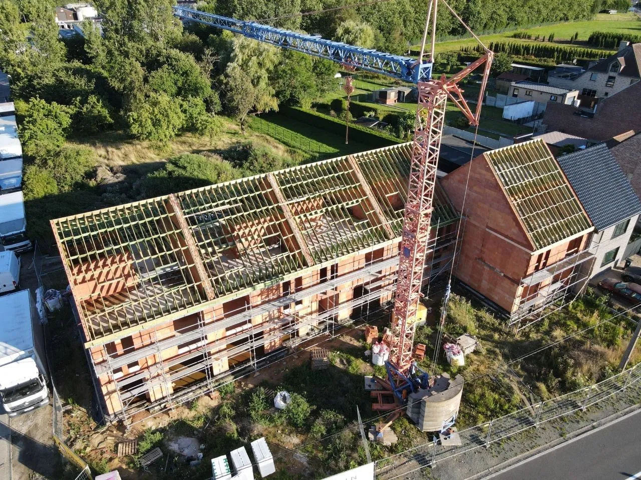 Dak voor renovatie — antraciet dakpannen